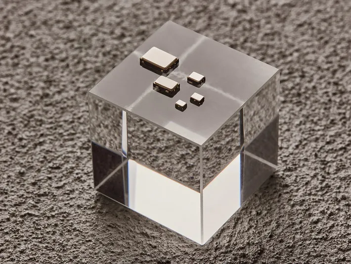 What are the differences between active and passive crystal oscillators?